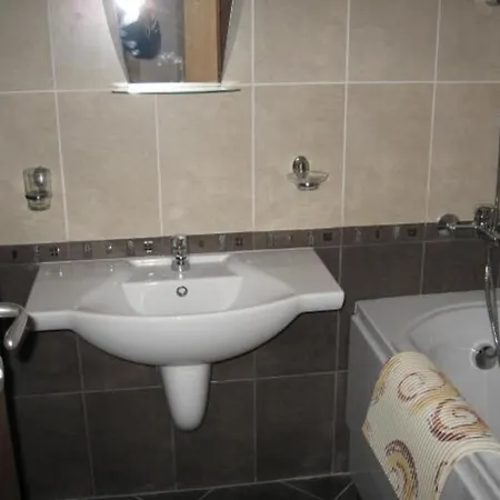 1 Bed - Sleeps 4 - Pets - Mountain Views *