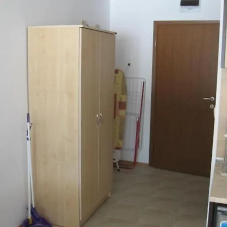 1 Bed - Sleeps 4 - Pets - Mountain Views * Razlog